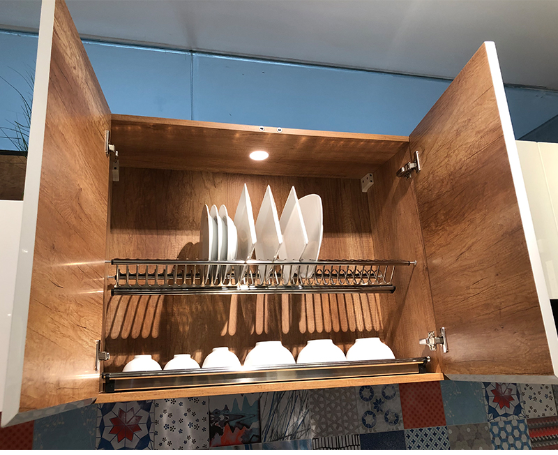 Multi-cabinet small spotlight