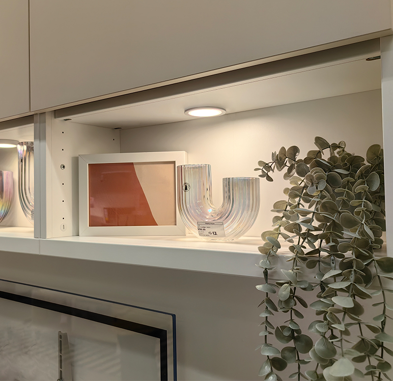 Recessed cabinet LED puck light